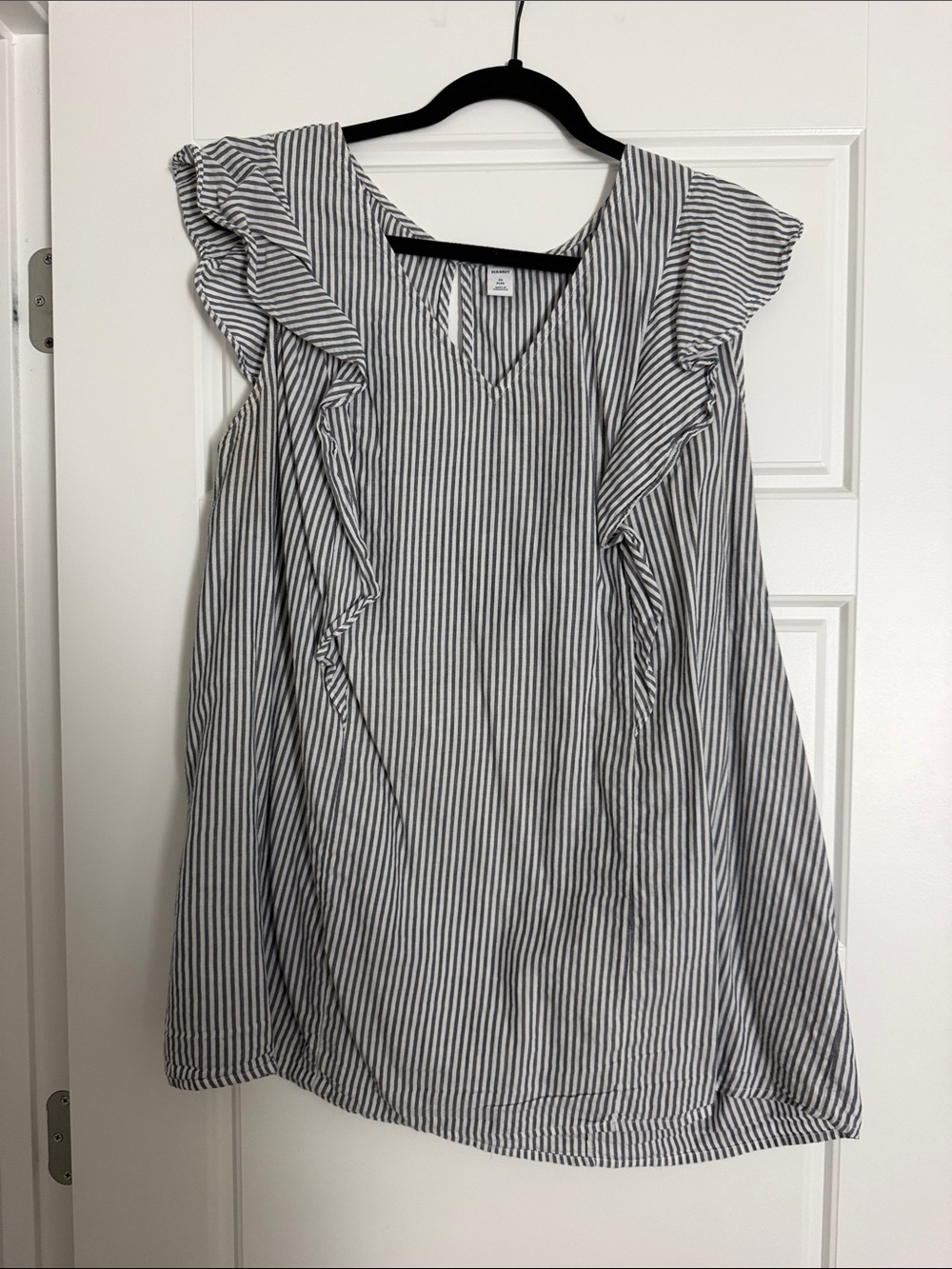 Old Navy blue & White Striped V-Neck Ruffle Sleeve top size 3x